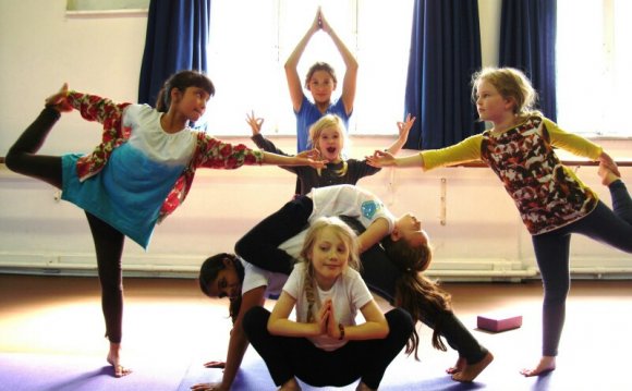 Group Yoga poses Virginia